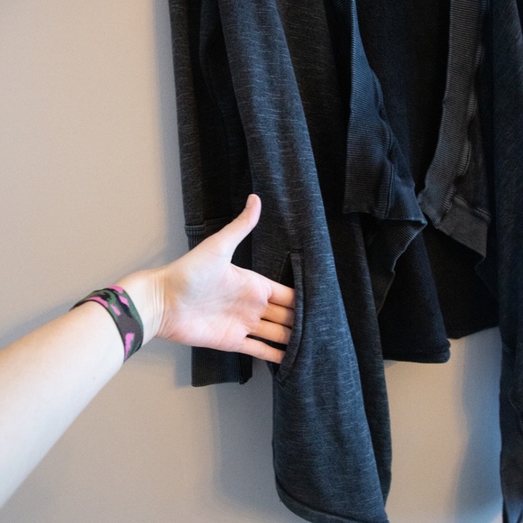 Silence & Noise Sweatshirt Cardigan Black High Low - Picture 3 of 5